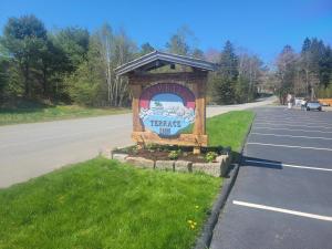 a sign on the side of a road at Kimball Terrace Inn in Northeast Harbor