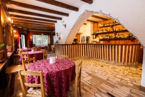 Restaurace v ubytování Hotel Garnì Mille Pini + 37 fotografií