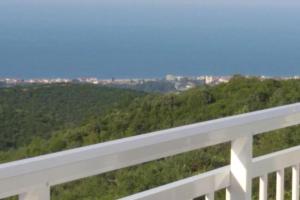 a white railing with a view of trees at ΠΑΝΟΡΑΜΑ in Aigáni