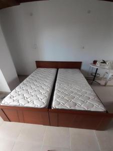 a large bed in a room with a table at ΠΑΝΟΡΑΜΑ in Aigáni