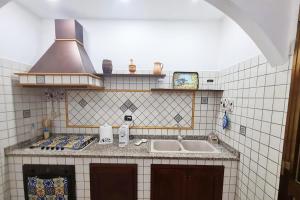 Kuchyň nebo kuchyňský kout v ubytování Villa Leale