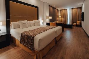 a bedroom with a large bed in a hotel room at Gran Hotel Don Manuel in Cáceres