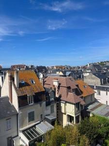 a view of a city with houses and roofs at Un été sans fin à Deauville in Deauville