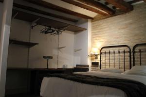 a bedroom with a large bed in a room at CA LA MUM in Tivissa