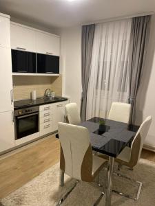 Una cocina o cocineta en TRG In