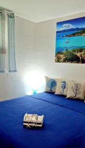 a bedroom with a blue bed with a blue blanket at La casa al mare, Pittulongu in Olbia