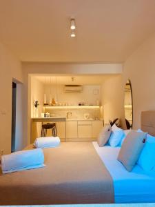 a large room with two beds and a kitchen at Oleander Apartment & Room Centar in Hvar