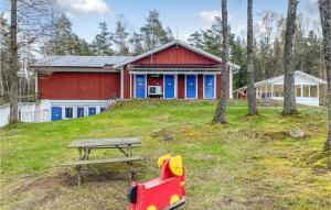 Κήπος έξω από το Amazing Home In Jälluntofta With Wifi