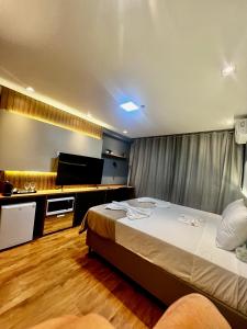 Säng eller sängar i ett rum på América apart-hotel