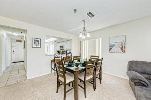 Foto sihtkohas Bradenton Beach asuva majutusasutuse Gulf Breeze Ami-2Bd-2Ba-Condo-Private Beach Access-Heater Pool-Water Views From Every Window galeriist