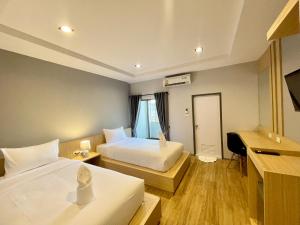 TV a/nebo společenská místnost v ubytování Klaang Muang Hotel (โรงแรมกลางเมือง)
