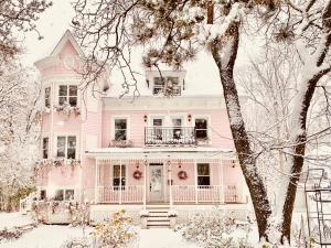 Maison Rose взимку