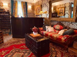 Зона вітальні в Maison Rose +25 фото