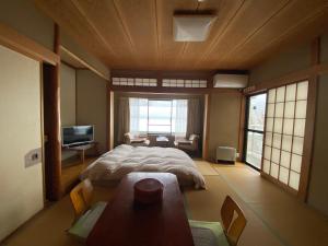 En TV eller et underholdningssystem på kinkaku Onsen 金閣莊 private onsen reservation for free