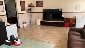 טלויזיה ו/או מרכז בידור ב-Sharkat Homestay