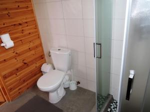 Kylpyhuone majoituspaikassa Holiday houses for 4 people, Rewal
