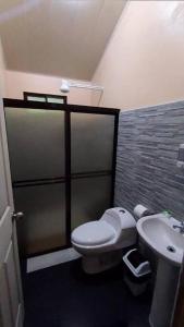 a bathroom with a toilet and a sink at Cabaña Montaña de Sueños in Quesada