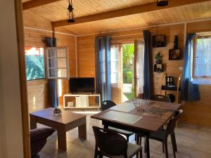 Μια τηλεόραση ή/και κέντρο ψυχαγωγίας στο Ti CASE GERMAINE