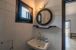 Ванная комната в Pelagos Seafront Accommodation - Maria