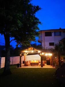 O grădină în afara 貸別荘Casa de Campo 2SLDK别墅 駐車場 芝生東屋付き BBQ 大室山と海遠望伊豆高原5分