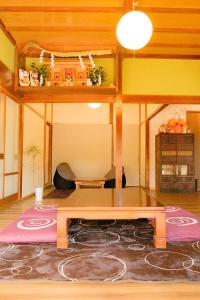 Posezení v ubytování 農家古民家ねこざえもん奥屋敷 Nekozaemon-Gest house + 37 fotografií