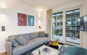Posezení v ubytování Gorgeous Apartment In Lembruch-dmmer See With Wifi