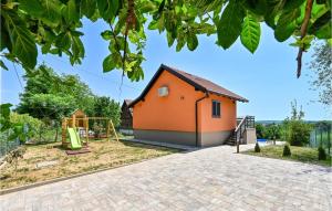 Vonkajšia záhrada v ubytovaní Lovely Home In Kapela