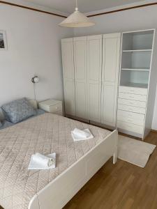 Postel nebo postele na pokoji v ubytování Global Apartmanház