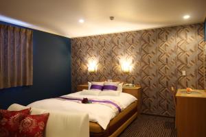 Hotel DOLPHIA-Adult Only客房内的一张或多张床位