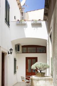 a house with a tree in front of a door at Apartments Park in Vela Luka