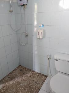 a bathroom with a shower and a toilet at Sainamhai Resort in Ban Namsanam