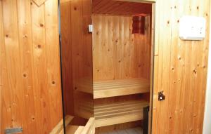 a wooden sauna with a glass door in a bathroom at Oesterbaai 8E2 in Wemeldinge