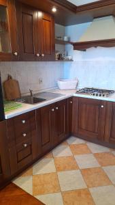 Kuchyň nebo kuchyňský kout v ubytování Apartment Maras