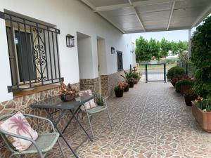 Balkón alebo terasa v ubytovaní Casa Enric , con zona infantil, piscina y parking privado