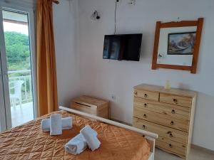 Łóżko lub łóżka w pokoju w obiekcie Evridiki Apartments