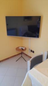 TV a/nebo společenská místnost v ubytování Apartment Maras