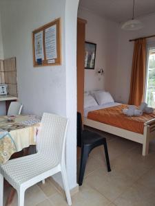 Łóżko lub łóżka w pokoju w obiekcie Evridiki Apartments