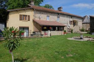 a large house with a yard in front of it at Sur la Colline in Sousceyrac