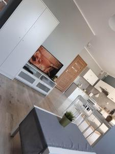 an overhead view of a living room with a flat screen tv at Apartament Słowińców 42 in Wejherowo