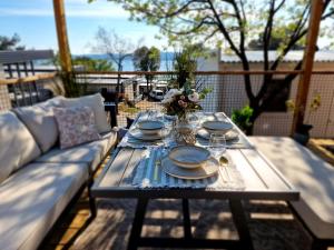 Balkón nebo terasa v ubytování PRIVILEGE RESORTS Exclusive Camping Villas