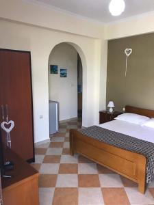 a bedroom with a bed and a checkered floor at Joni's house in Piqeras