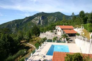 Fotografie z fotogalerie ubytování Rivierarent Ville Ka Nova e Ka di Sass con piscina v destinaci Magliolo