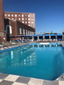 Bassein majutusasutuses Berkeley Oceanfront Hotel või selle lähedal