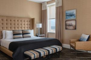 Voodi või voodid majutusasutuse Berkeley Oceanfront Hotel toas