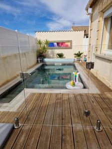 a swimming pool in the backyard of a house at La Maison de Léonie sur Vias in Vias