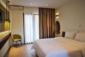 A bed or beds in a room at Country Inn