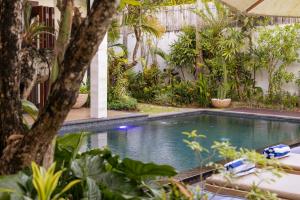 Der Swimmingpool an oder in der Nähe von Villa Katara