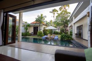 Der Swimmingpool an oder in der Nähe von Villa Katara