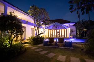 Ein Garten an der Unterkunft Villa Katara