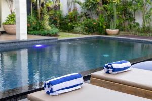 Der Swimmingpool an oder in der Nähe von Villa Katara